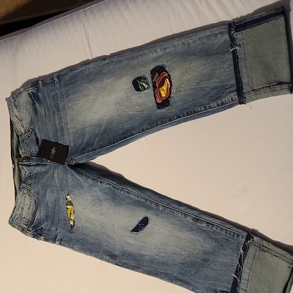 RETRO WASH LADIES/JUNIORS DENIM CAPRI WITH PATCHES AND POCKET EMBROIDERED